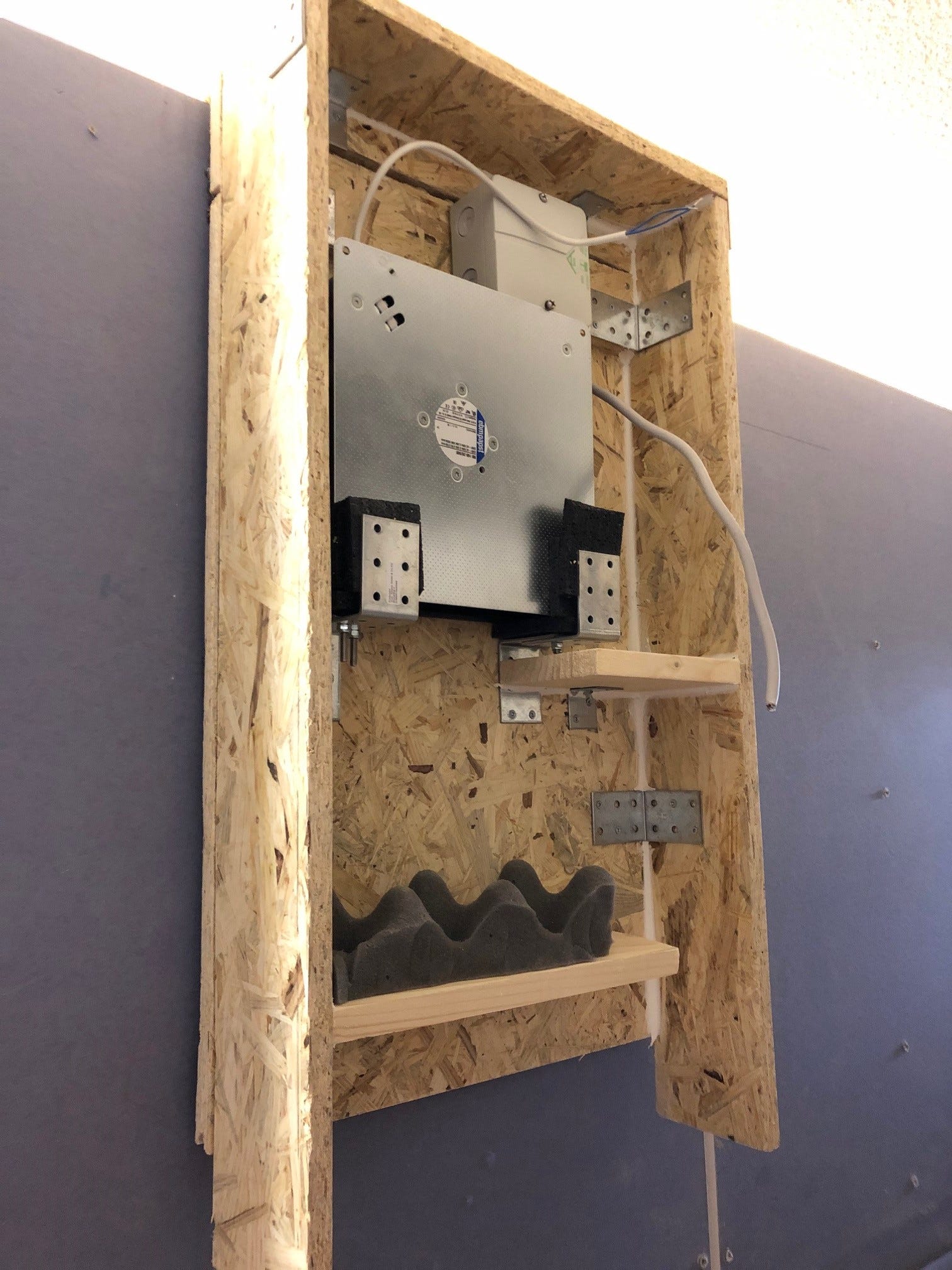 Sound insulation for the fan