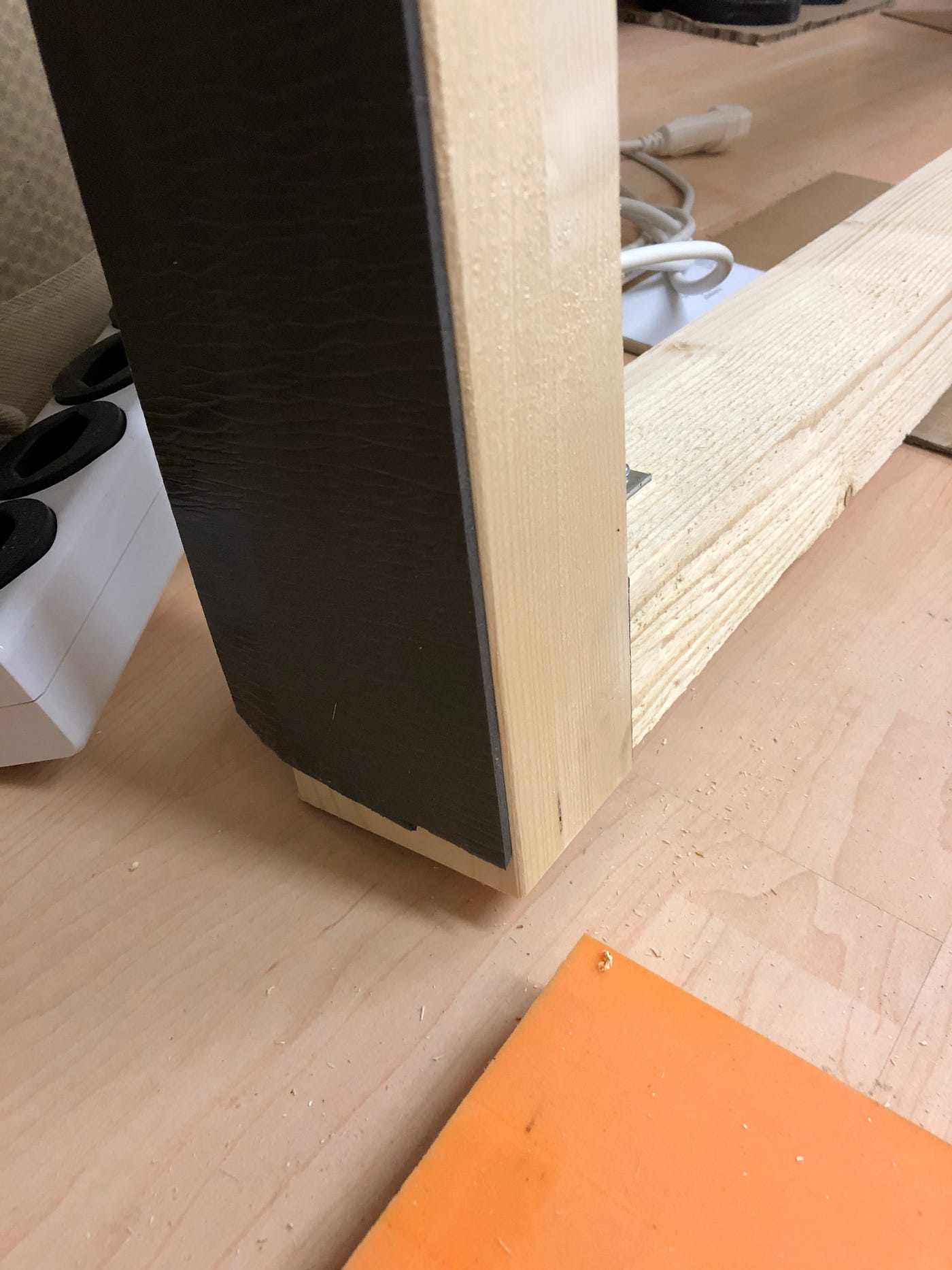 Horizontal beams with sealing rubber